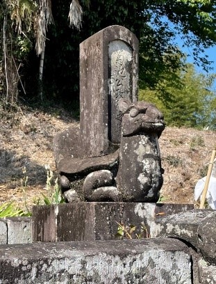 18 政隆の亀趺の墓.jpg