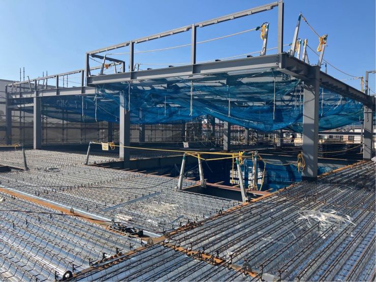 12.10_鉄骨建て方完了 (2).jpg