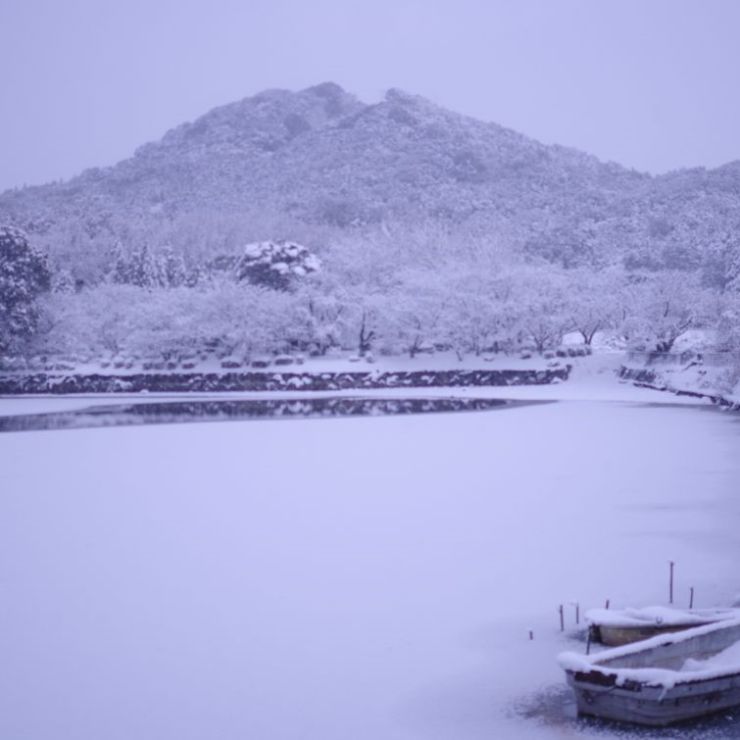 花立山と船