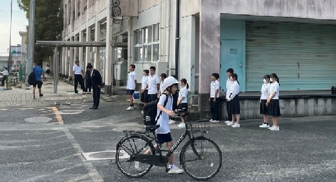 R7.9.26三国中学校あいさつ運動.jpg