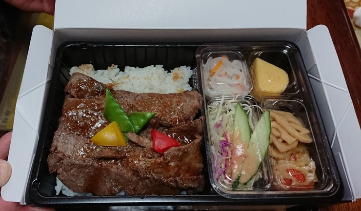 配布されたお弁当.jpg