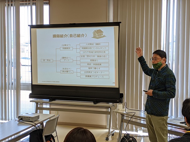 お話をする原講師