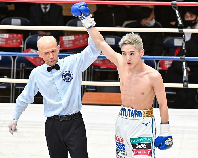 1月14日 木 小郡市出身のプロボクサー 中垣選手がプロ2戦目勝利されました ブログ