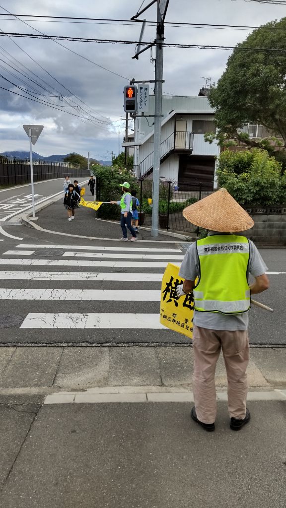 R6.10.4(東野小あいさつ運動).jpg