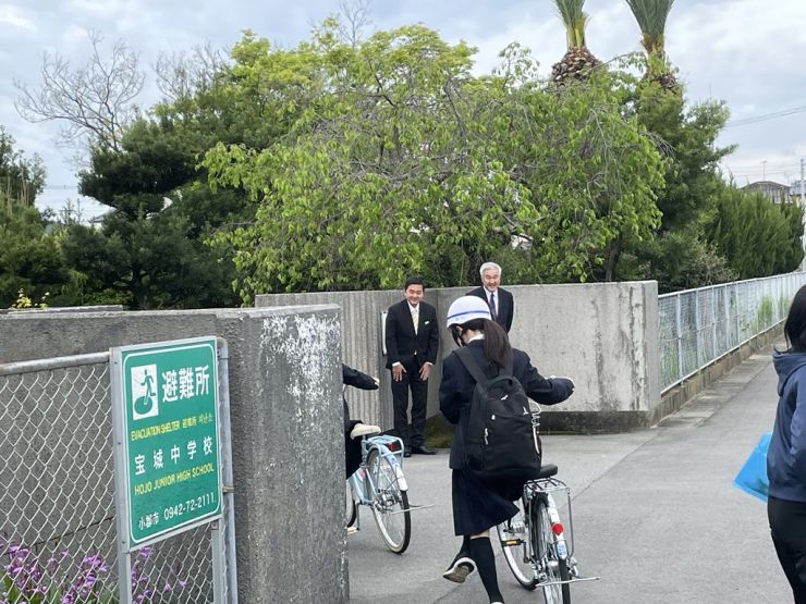 0424宝城中あいさつ運動2.jpeg