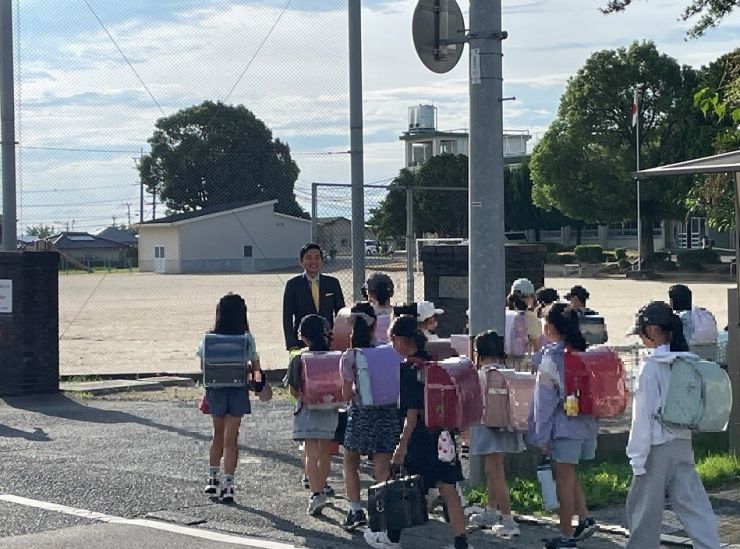 R7.9.11三国小学校あいさつ運動.JPG
