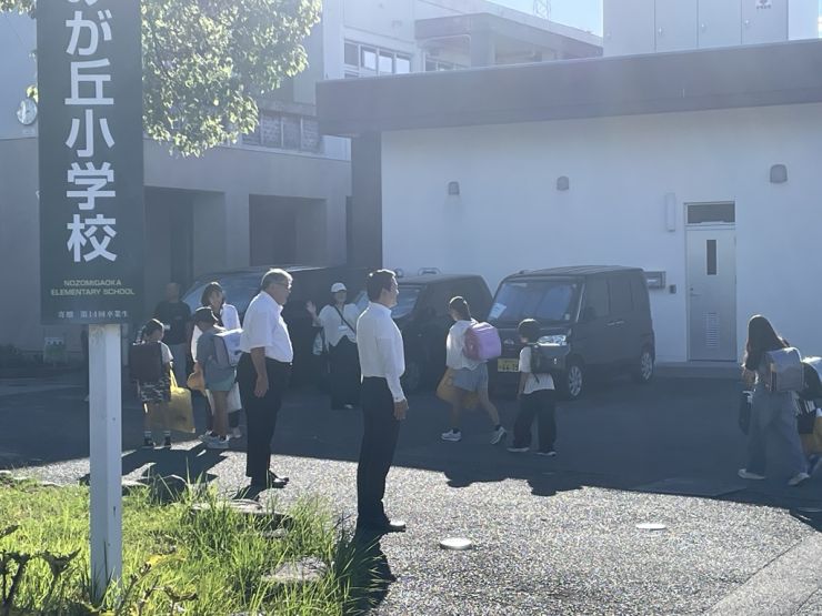 0827あいさつ運動のぞみ小2.jpeg
