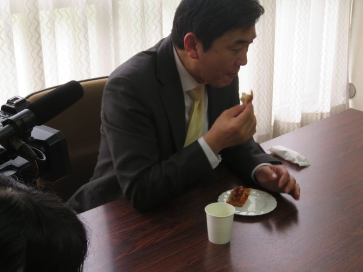 0601三井高校生のコラボパン2.JPG