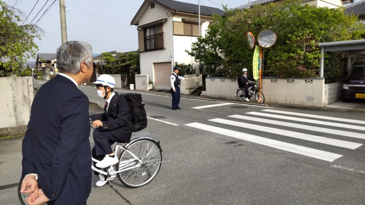 R6.4.16(宝城中学校あいさつ運動).JPG