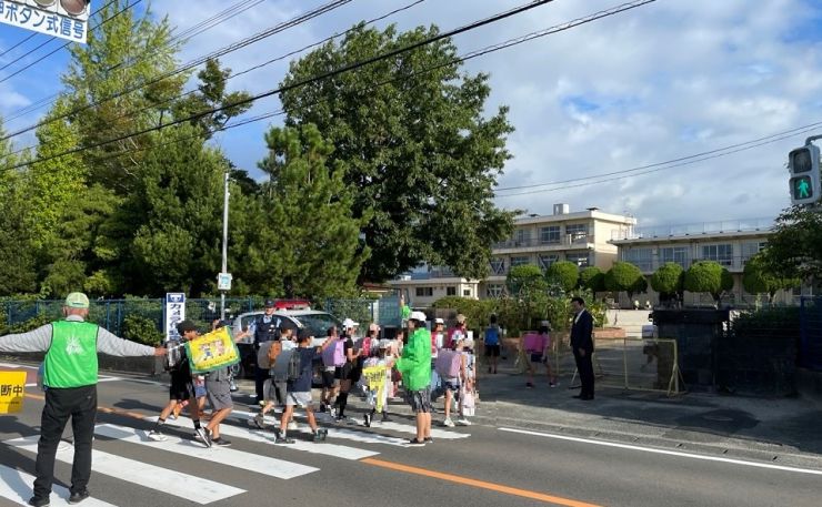 R7.9.1御原小学校あいさつ運動①.jpg