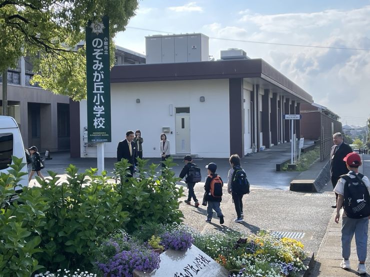 0501のぞみが丘小あいさつ運動.jpeg