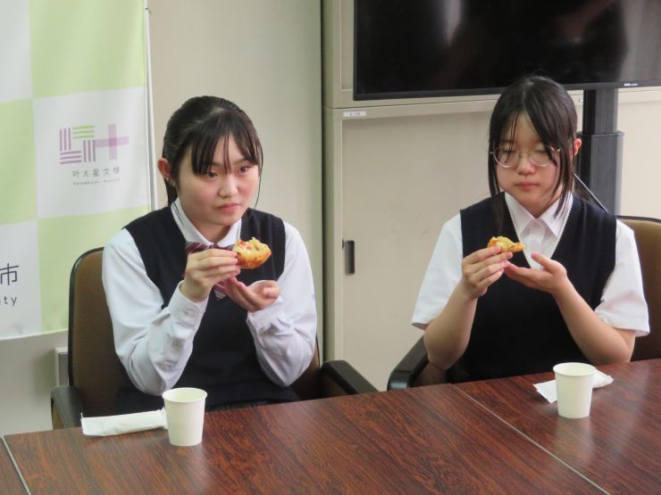 0601三井高校生のコラボパン3.JPG
