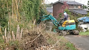 重機をつかって作業するお父さん