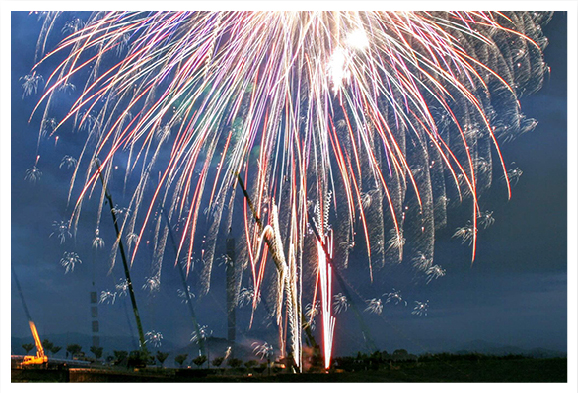 夏の花火大会（夢HANABI）の夜空