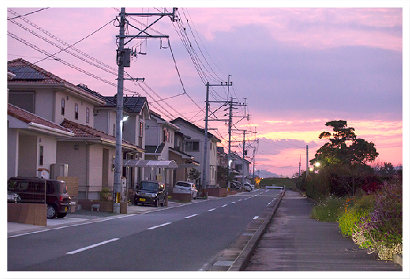 夕暮れの住宅地